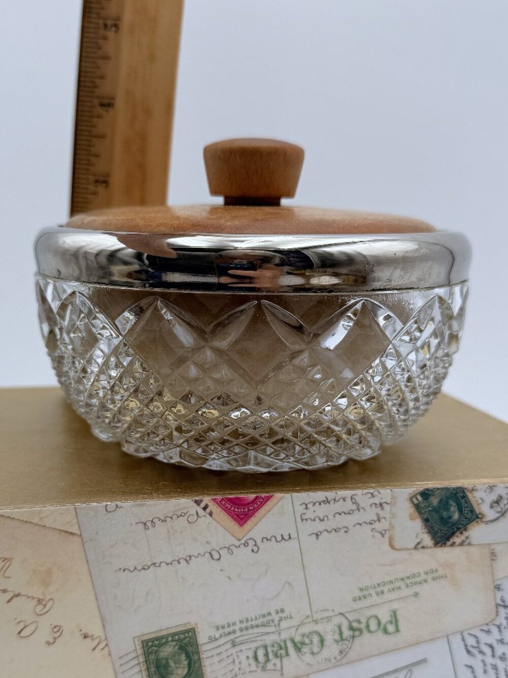 Vtg Pair Powder Jars 1930s Yardley Gardenia w Puff Wood Lid & 1980 Avon Unicorn - Picture 8 of 16